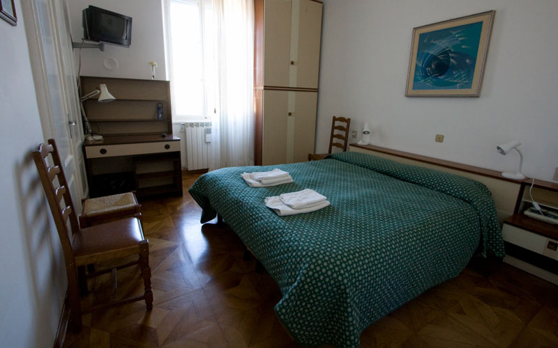 booking-trieste-room-3 Bed and Brekfast stanza doppia